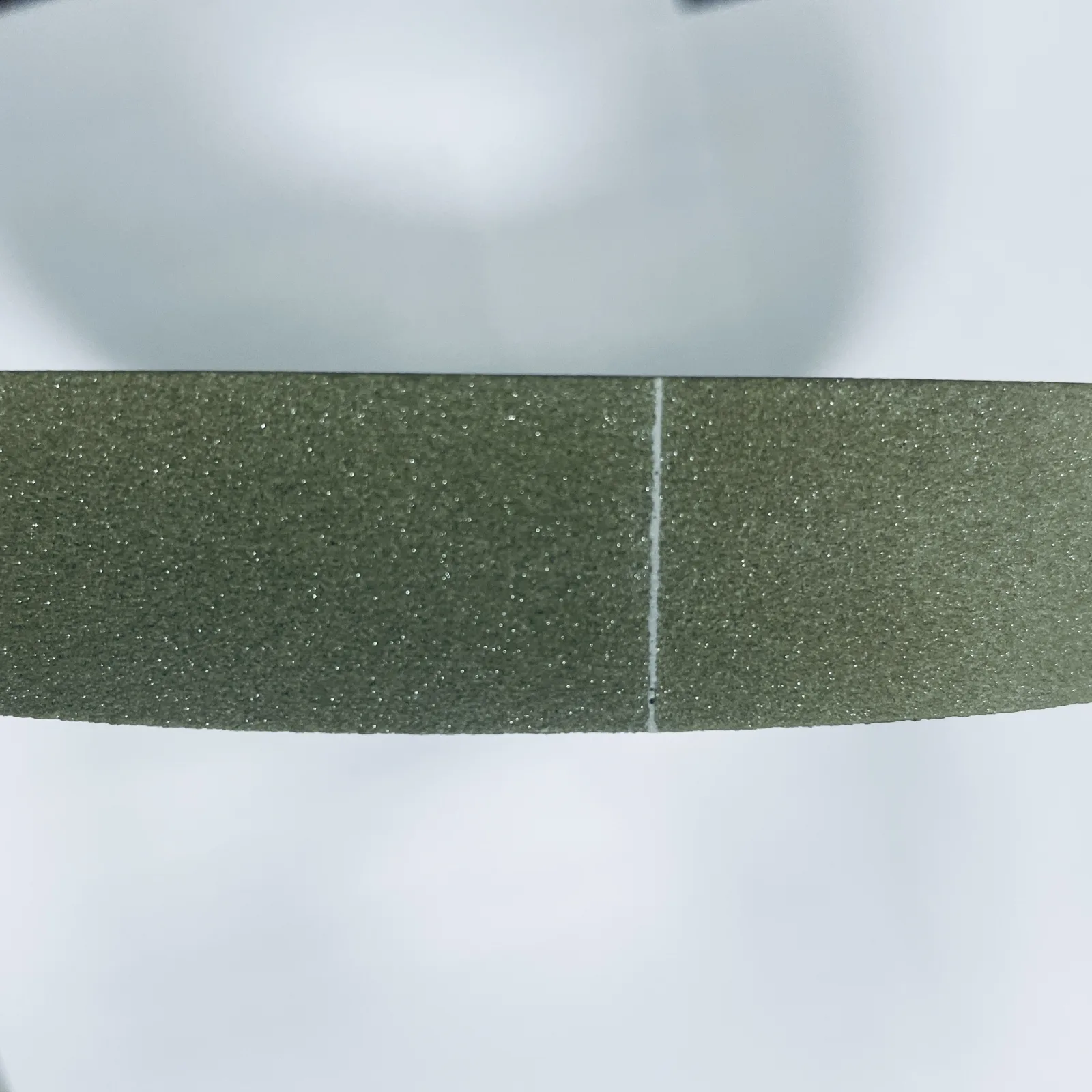 Close-up of vitrified bond abrasive layer